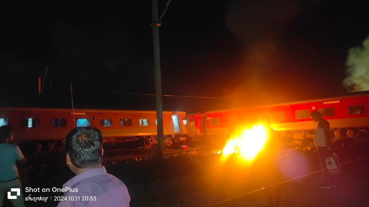 Train accident : ফের ট্রেন দুর্ঘটনা! মালগাড়ি-এক্সপ্রেস ট্রেনের ধাক্কায় আগুন তামিলনাড়ুতে