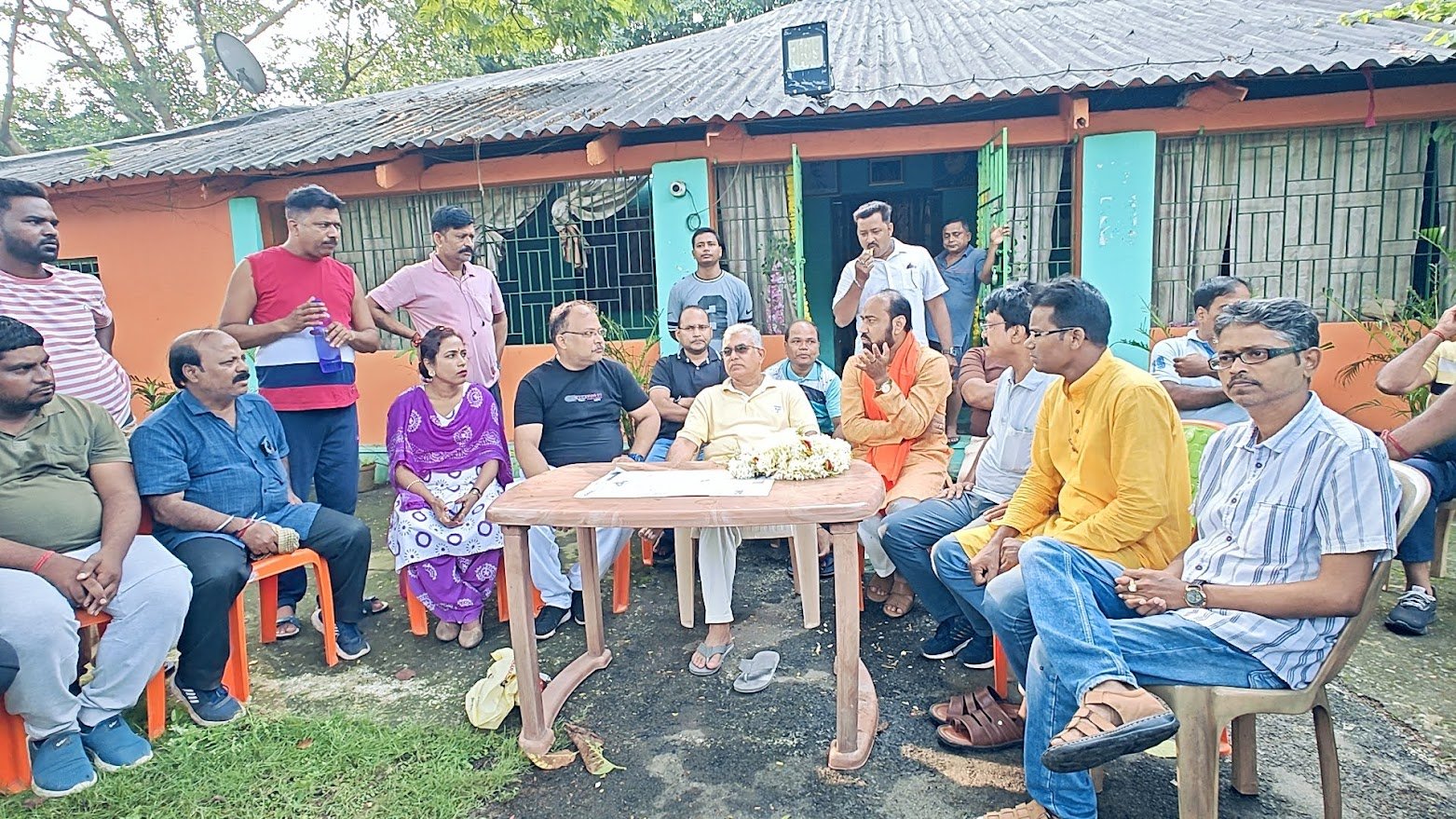 BJP clash: প্রকাশ্য রাস্তার ওপরে বেল্ট খুলে পেটানো হলো দিলীপ ঘোষের অনুগামীদের, প্রাণ নিয়ে পালিয়ে রক্ষা পেলেন বিজেপি জেলা সভাপতি