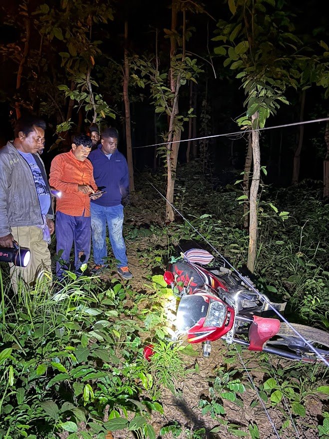 Elephant attack: মেদিনীপুর শহরের উপকণ্ঠে হাতির সামনে বাইক আরোহী, পালাতে গিয়ে পড়ল ইলেক্ট্রিক ফেন্সিং-এ