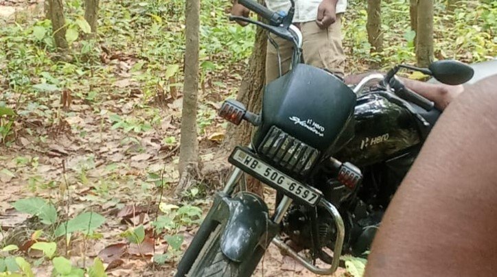 Jangal Mahal : নাবালিকা প্রেমিকার সঙ্গে বিয়ে নারাজ পরিবার, চরম সিদ্ধান্ত যুবকের!